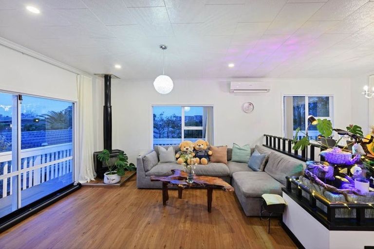 Photo of property in 37 Roberts Road, Te Atatu South, Auckland, 0610