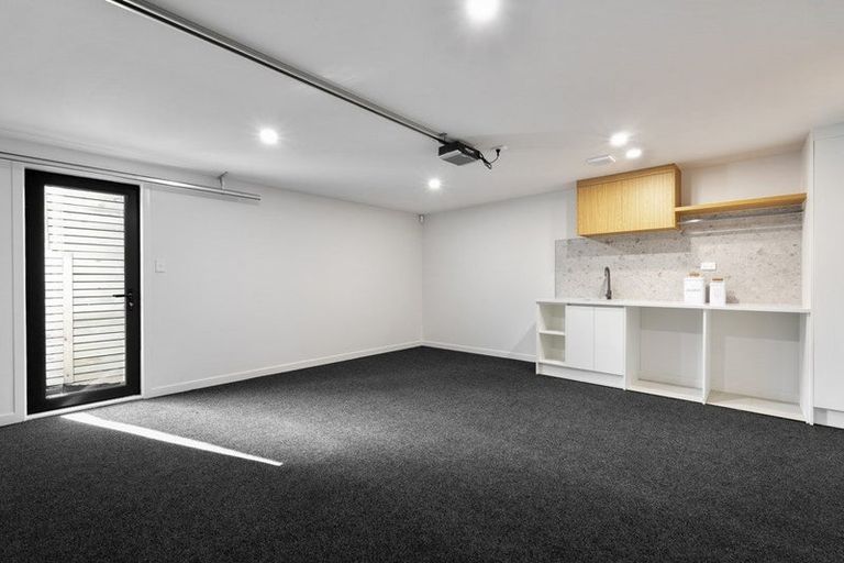Photo of property in 69d Chivalry Road, Glenfield, Auckland, 0629