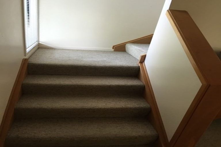 Photo of property in 3 Fayette Place, Te Atatu South, Auckland, 0610