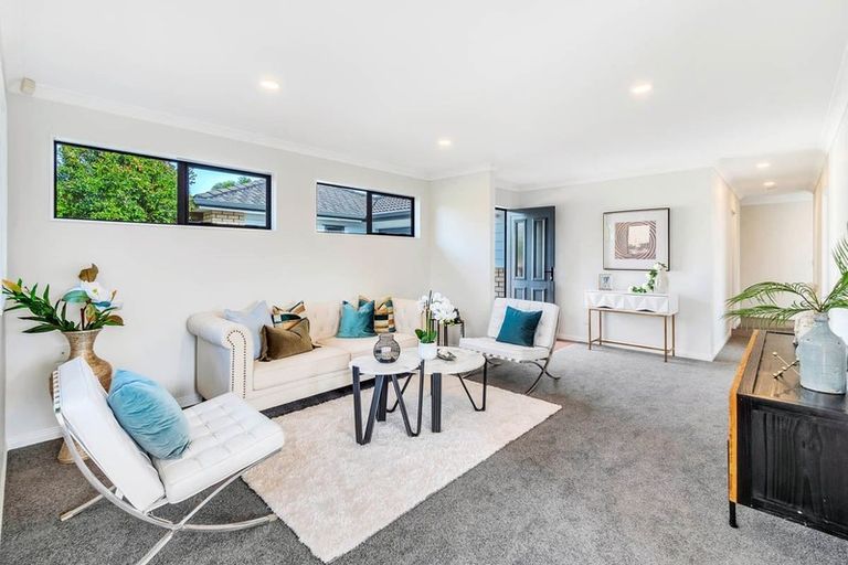 Photo of property in 35 English Oak Drive, Schnapper Rock, Auckland, 0632