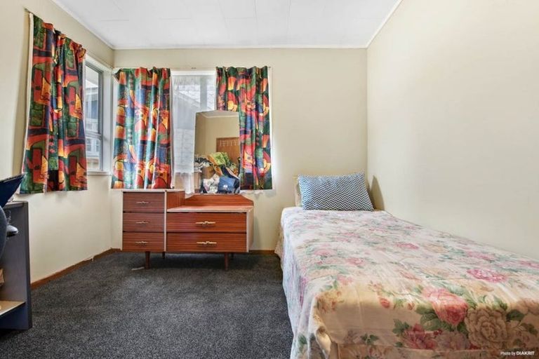 Photo of property in 51 Sikkim Crescent, Clover Park, Auckland, 2019