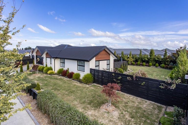 Photo of property in 28 Highgate Drive, Rangiora, 7400