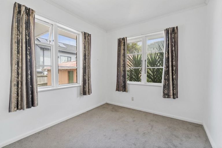 Photo of property in 20 Waterloo Road, Milford, Auckland, 0620