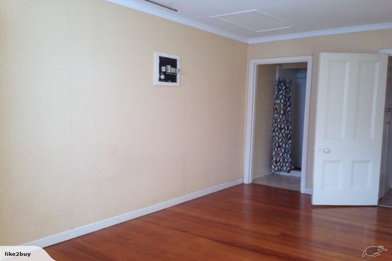 Photo of property in 2/15a View Road, Glenfield, Auckland, 0627