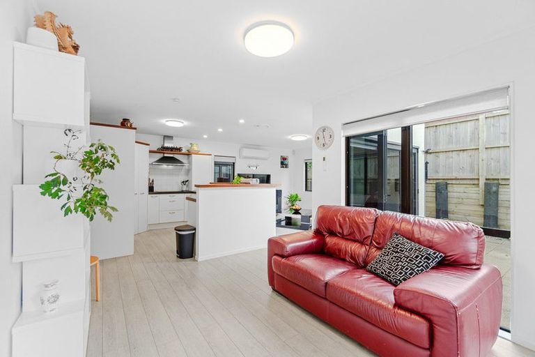 Photo of property in 3 Bluefin Way, West Harbour, Auckland, 0618