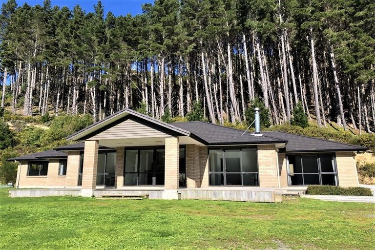 Photo of property in 150 Makara Road, Makara, Karori, 6972