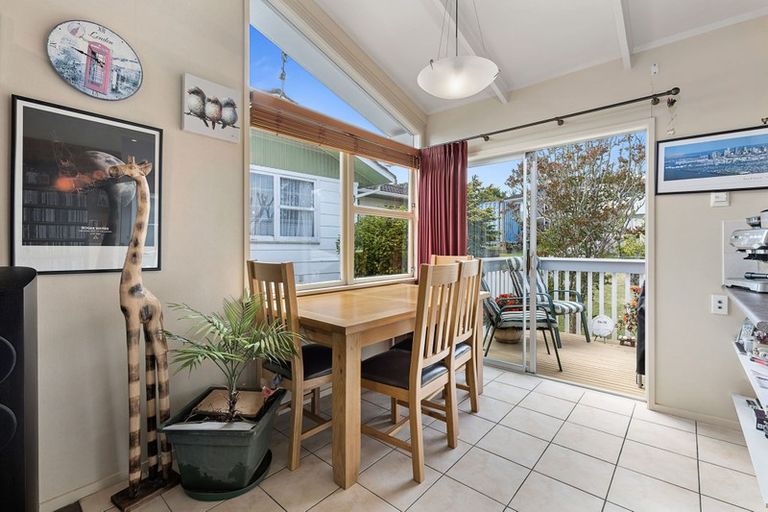 Photo of property in 6 Tamahere Drive, Glenfield, Auckland, 0629