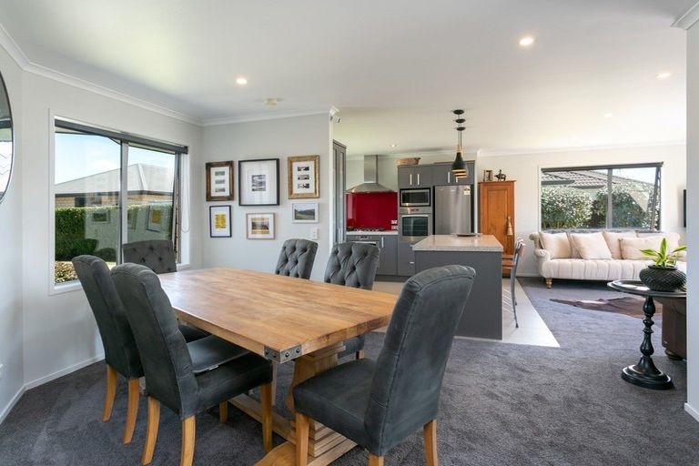 Photo of property in 8 Twin Willow Close, Cambridge, 3434