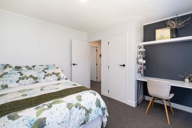 Photo of property in 1 Lowther Place, Taradale, Napier, 4112