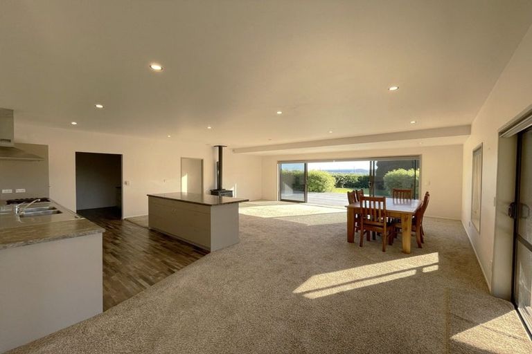 Photo of property in 2 Arthur Road, Paraite, New Plymouth, 4373
