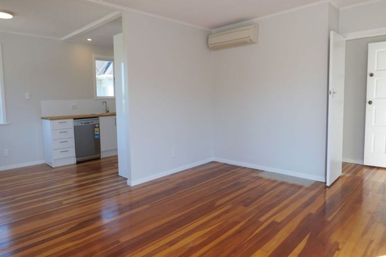 Photo of property in 132 Broderick Road, Johnsonville, Wellington, 6037