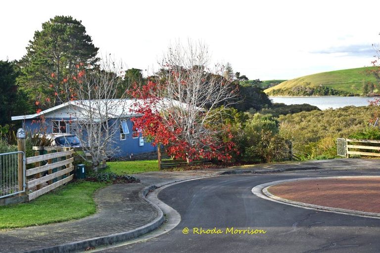 Photo of property in 8 Heaths Way, Pahi, Paparoa, 0571