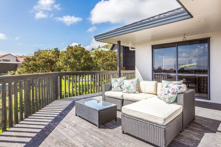 Photo of property in 54 Kakariki Grove, Waikanae, 5036