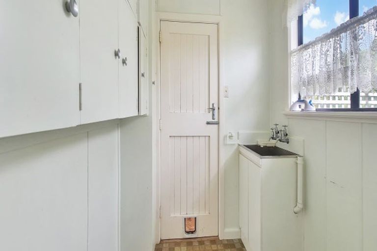 Photo of property in 2 Oaklea Avenue, Marton, 4710