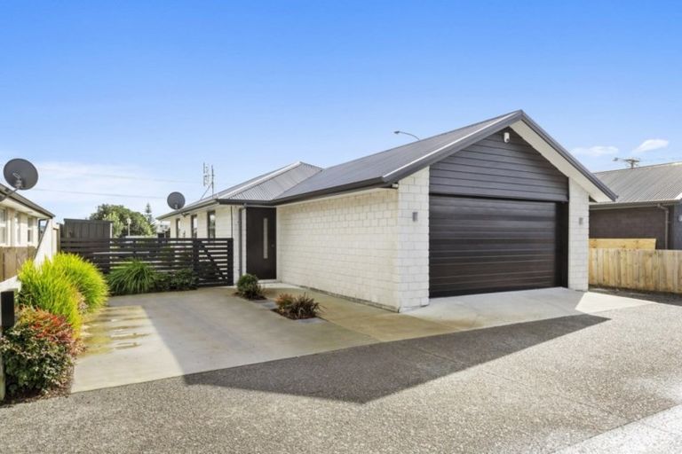 Photo of property in 4 Pompallier Lane, Papamoa Beach, Papamoa, 3118