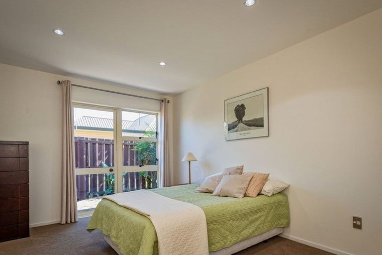 Photo of property in 8 Gatonby Place, Avonhead, Christchurch, 8042