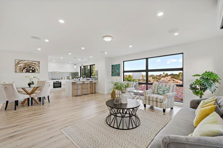 Photo of property in 11 Tawapou Close, Massey, 0614