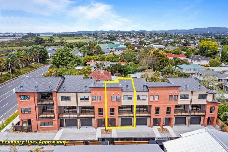 Photo of property in 500c Te Atatu Road, Te Atatu Peninsula, Auckland, 0610