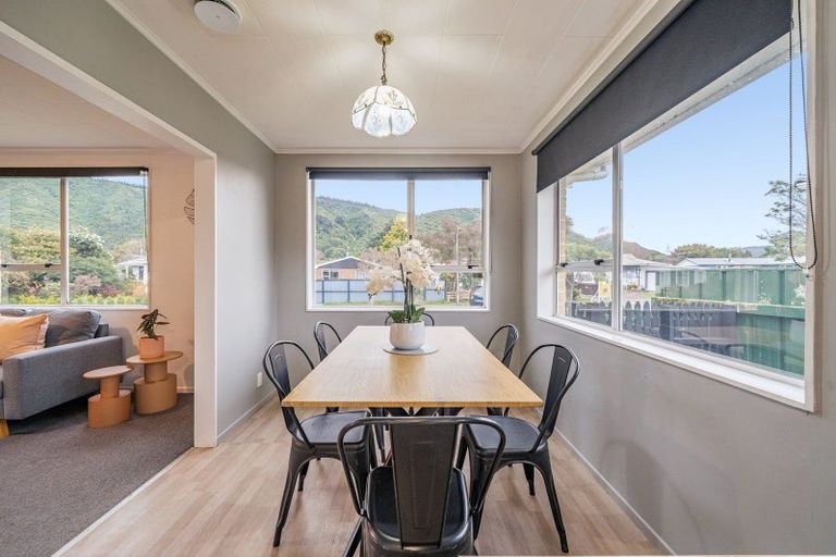 Photo of property in 77 Pasadena Crescent, Totara Park, Upper Hutt, 5018