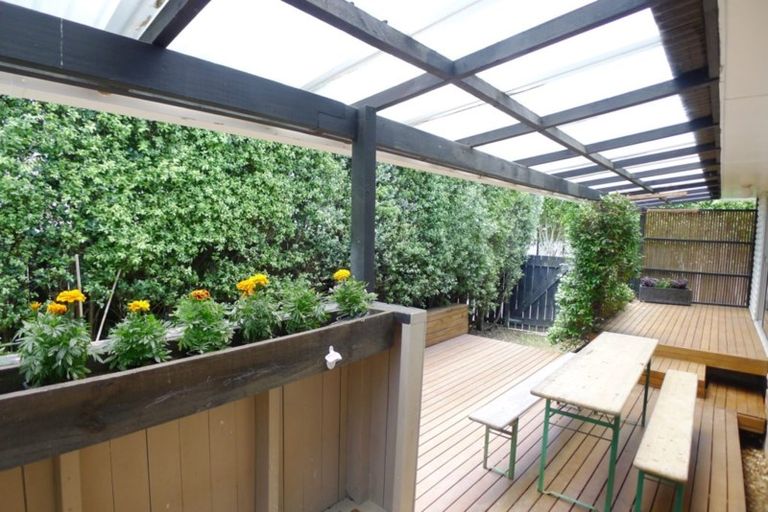 Photo of property in 42 Kervil Avenue, Te Atatu Peninsula, Auckland, 0610