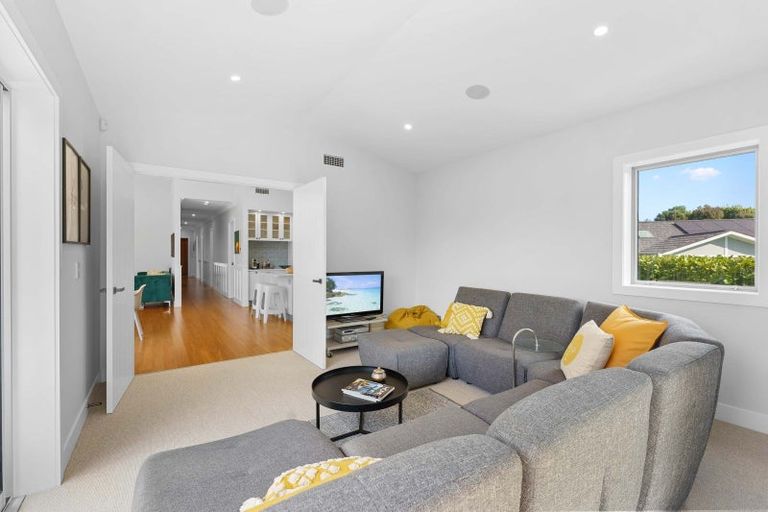 Photo of property in 9 Lamont Place, Waikanae, 5036