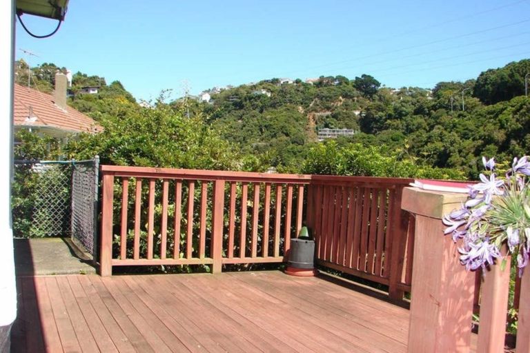 Photo of property in 19 Creswick Terrace, Northland, Wellington, 6012