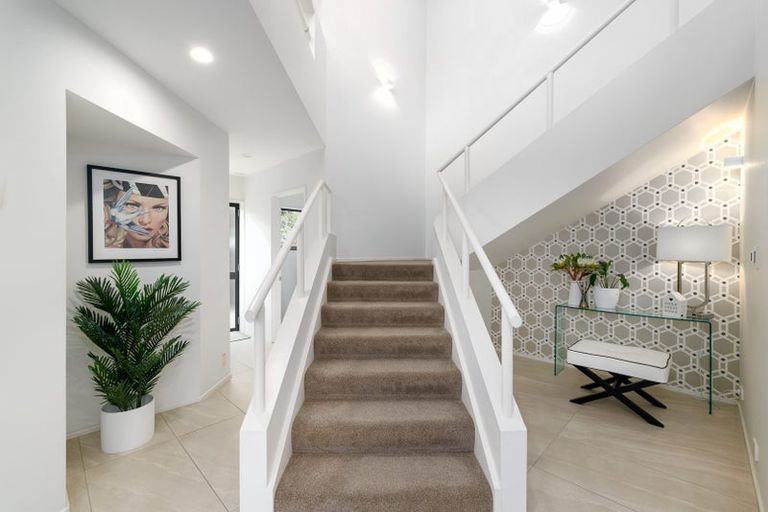 Photo of property in 22 Brockhall Lane, Avonhead, Christchurch, 8042