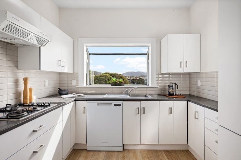 Photo of property in 17 Pembroke Road, Northland, Wellington, 6012