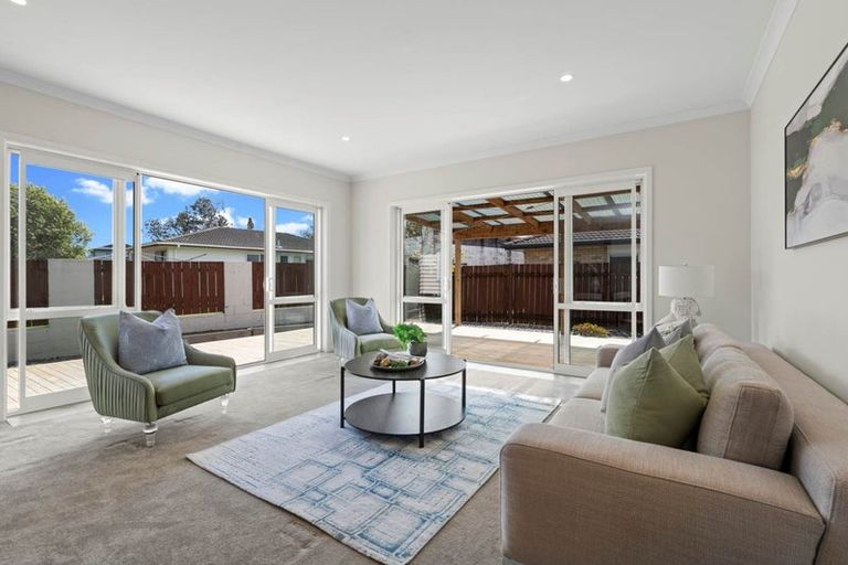 Photo of property in 16a Darren Crescent, Half Moon Bay, Auckland, 2012