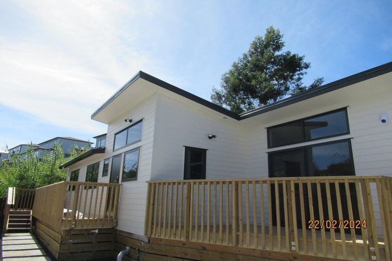 Photo of property in 15 Fernhaven Place, Massey, Auckland, 0614