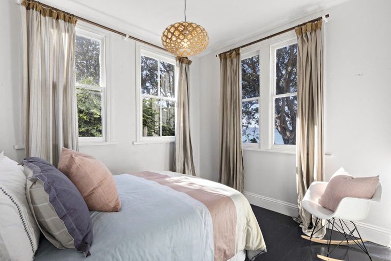 Photo of property in 397 Karaka Bay Road, Karaka Bays, Wellington, 6022