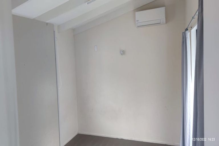 Photo of property in 3 Hurley Place, Kelston, Auckland, 0602