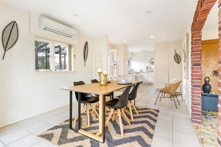 Photo of property in 28 Dawnhaven Drive, Te Atatu Peninsula, Auckland, 0610