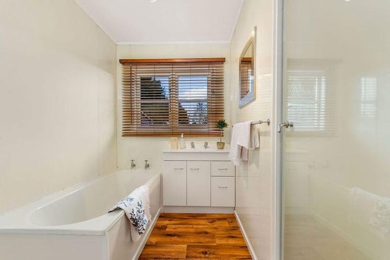 Photo of property in 72 Matua Road, Huapai, Kumeu, 0810