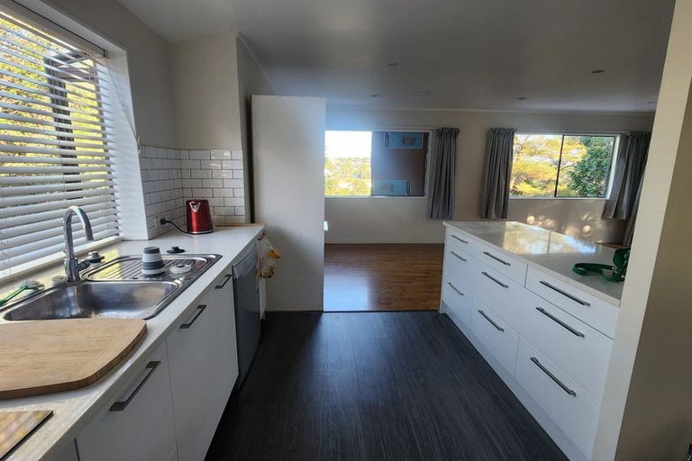 Photo of property in 30 Noeleen Street, Glenfield, Auckland, 0629