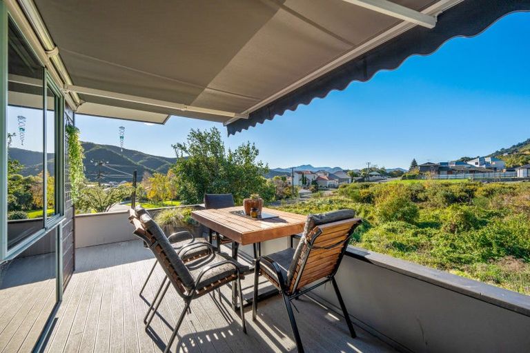 Photo of property in 90 Moana View Road, Waikawa, Picton, 7220