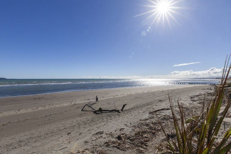 Photo of property in 241 Manly Street, Paraparaumu Beach, Paraparaumu, 5032