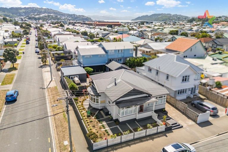 Photo of property in 6 Wha Street, Lyall Bay, Wellington, 6022