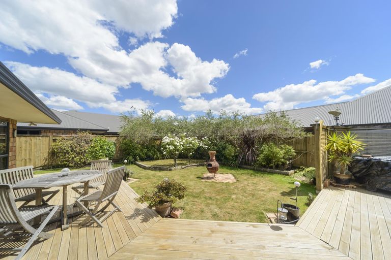 Photo of property in 17 Liberty Grove, Kelvin Grove, Palmerston North, 4414