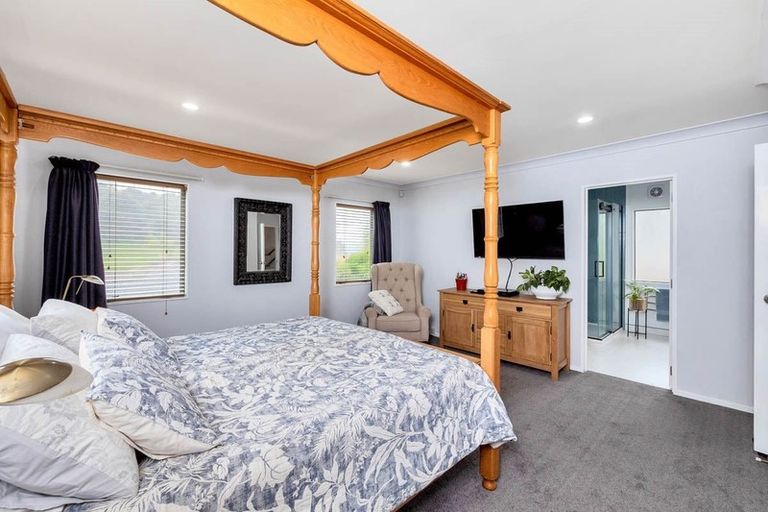 Photo of property in 40 Helen Ryburn Place, Torbay, Auckland, 0630