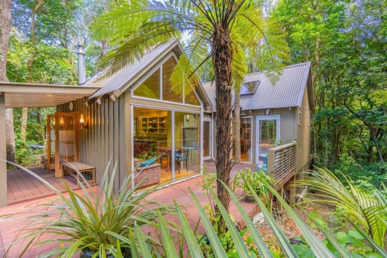 Photo of property in 23b Kakariki Grove, Waikanae, 5036