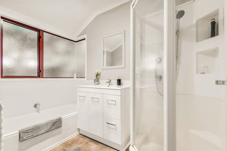 Photo of property in 9 Queen Natalie Place, Massey, Auckland, 0614