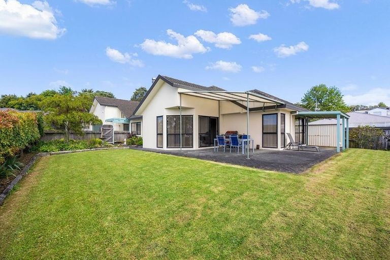 Photo of property in 11 Sandpiper Grove, Unsworth Heights, Auckland, 0632