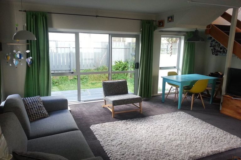 Photo of property in 74f5 Freyberg Street, Lyall Bay, Wellington, 6022