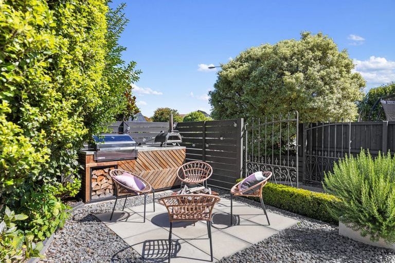 Photo of property in 21 Woodstock Place, Russley, Christchurch, 8042