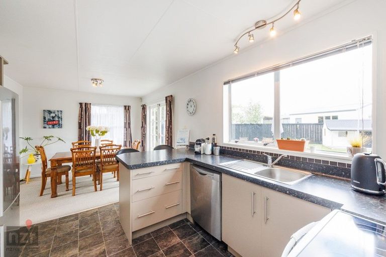 Photo of property in 22 Lyndale Place, Kelvin Grove, Palmerston North, 4414