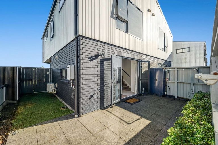 Photo of property in 13 Maureen Close, East Tamaki Heights, Auckland, 2016