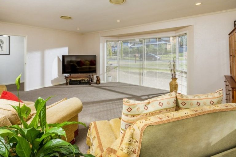 Photo of property in 8 Highwood Grove, Torbay, Auckland, 0630
