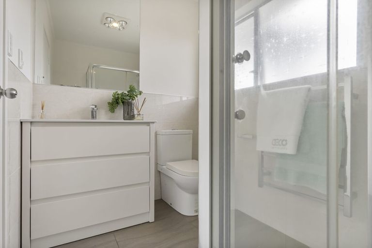 Photo of property in 1/65 Girrahween Drive, Totara Vale, Auckland, 0629