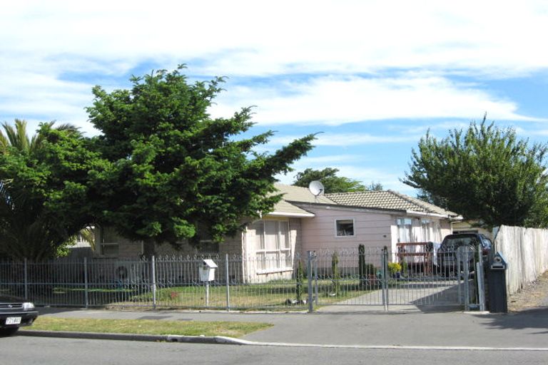 Photo of property in 27 Royal Park Drive, Parklands, Christchurch, 8083